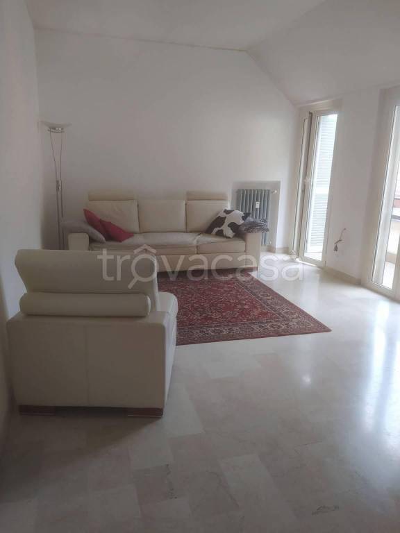 Appartamento in in vendita da privato a Laveno-Mombello piazza Vittorio Veneto, 14