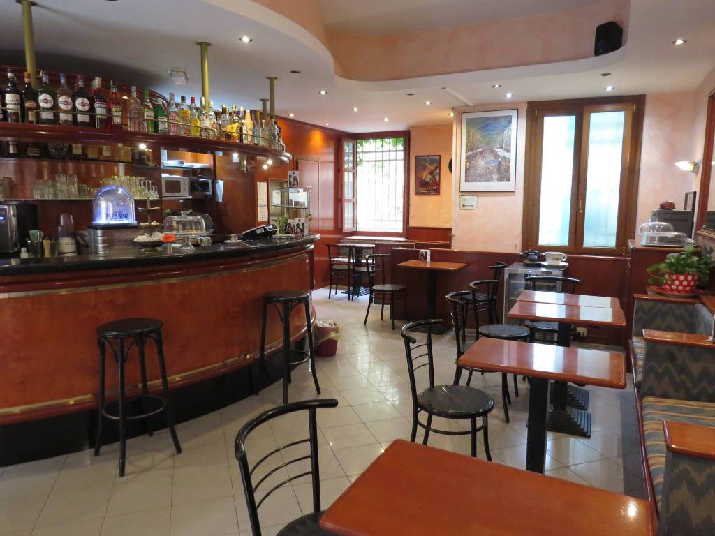 Bar in vendita a Genova via Anton Maria Maragliano