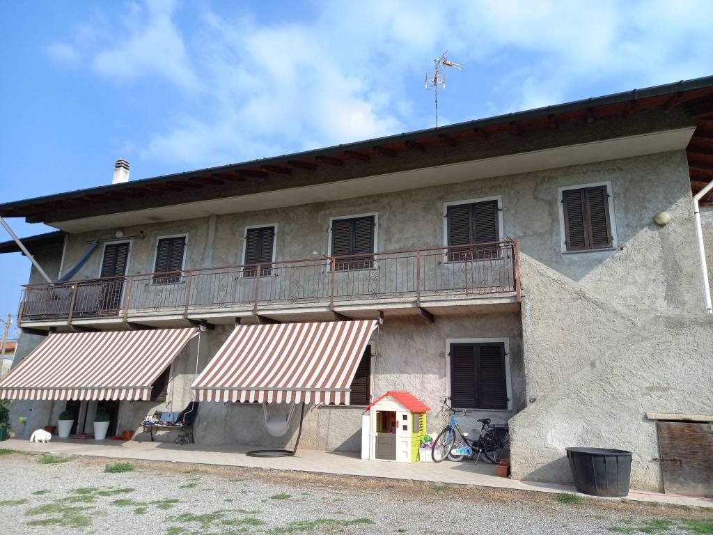 Appartamento in vendita a Varallo Pombia via Selvigia