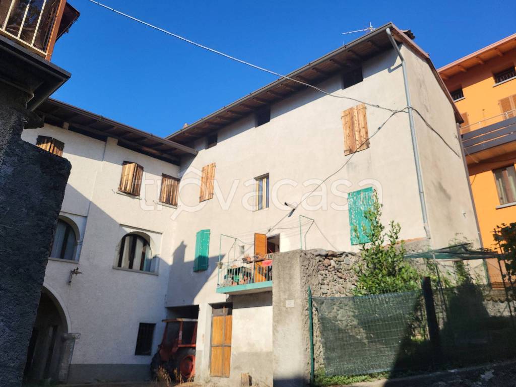 Casa Indipendente in vendita a Pian Camuno via Don Luigi Rizzi