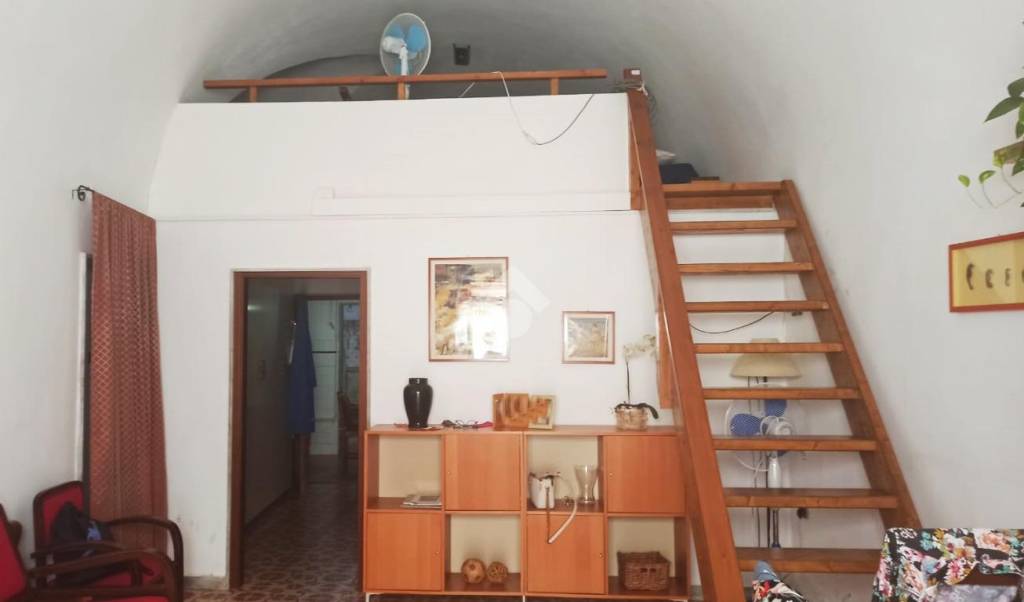 Appartamento in vendita a Mola di Bari via cantu', 17