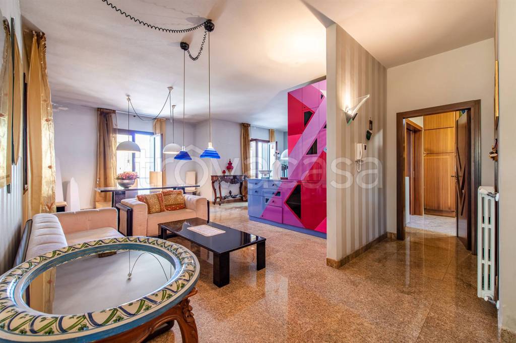 Villa in vendita a Locorotondo via Alessandro Manzoni, 24