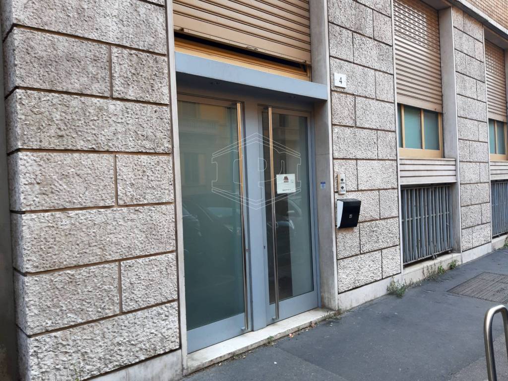 Ufficio in vendita a Milano via Aurelio Saffi, 4