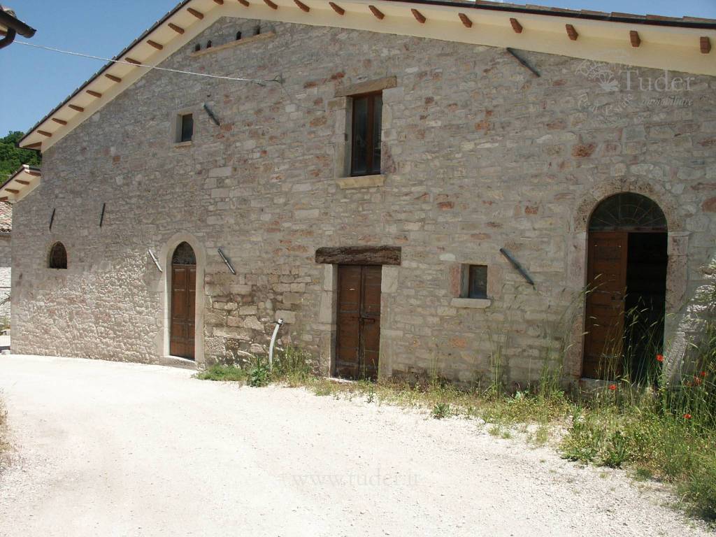 Casale in vendita a Visso frazione Chiusita, 1