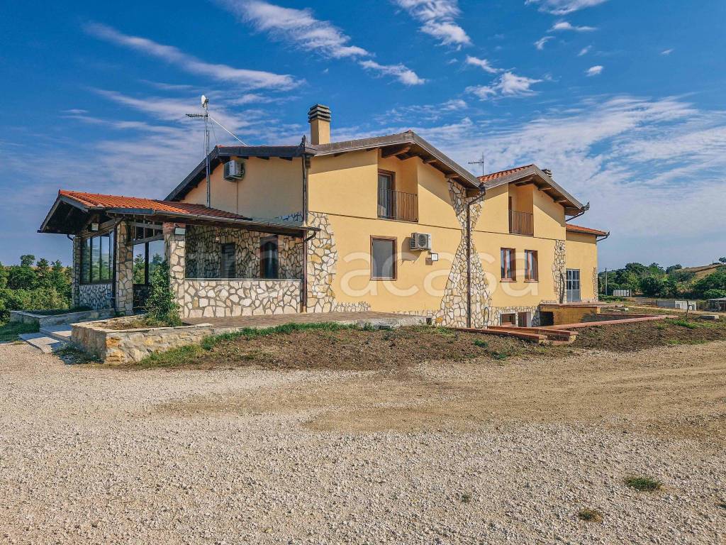 Villa Bifamiliare in vendita a Tuscania sp14