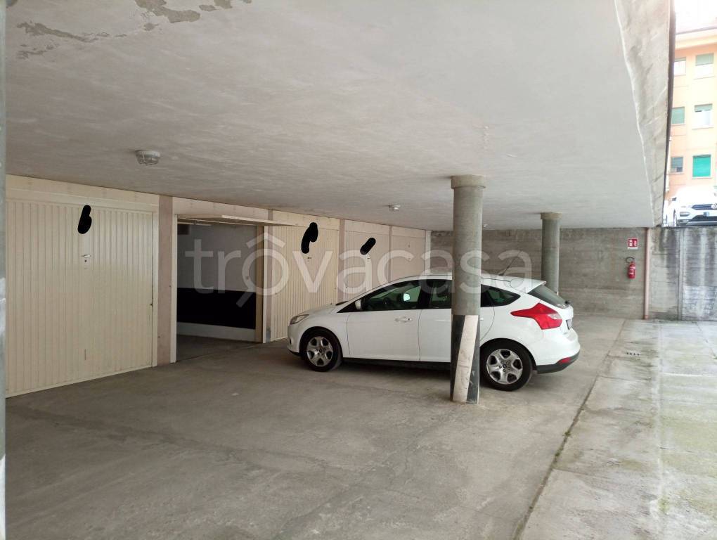 Garage in vendita a Cuneo via Antonio Bassignano, 52