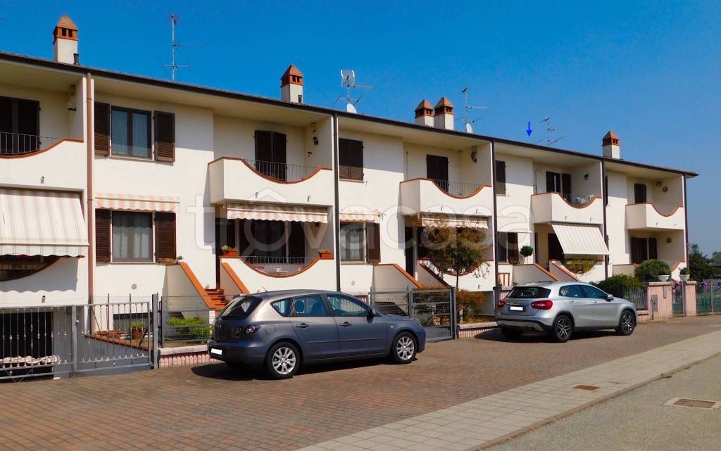 Villa in vendita a Sannazzaro de' Burgondi via Vigevano, 78