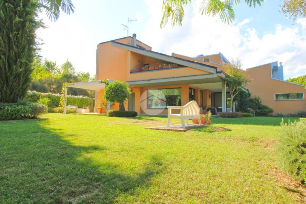 Villa Bifamiliare in vendita a Teramo viale Giovanni Bovio, 251