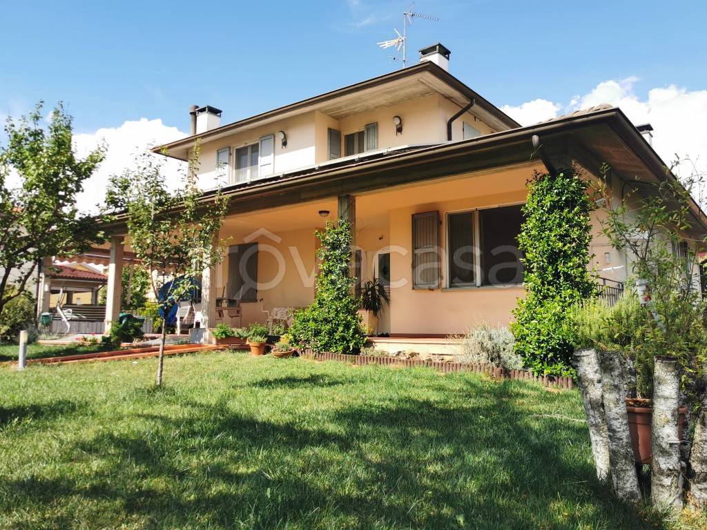 Villa in vendita a Felino via Primo Savani