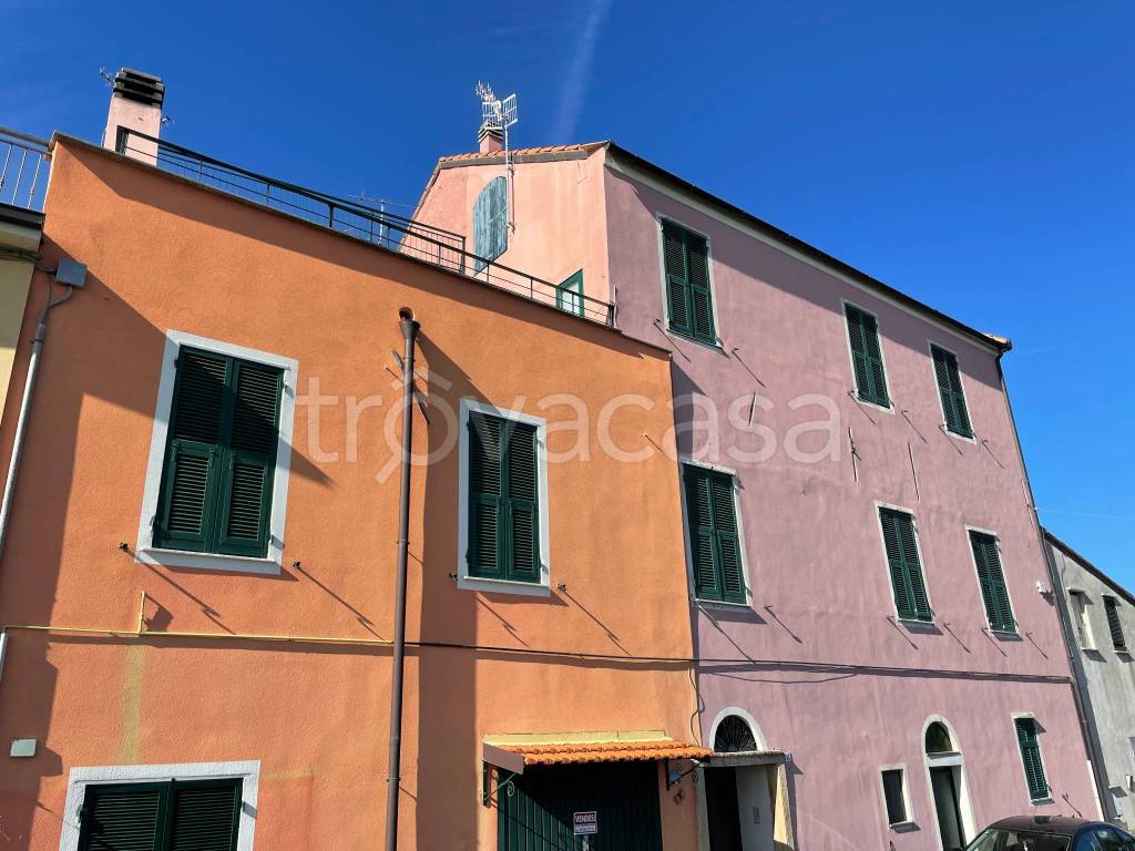 Appartamento in vendita a Finale Ligure via Bracciale, 36
