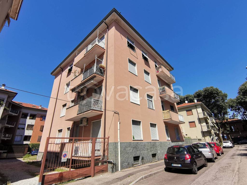 Appartamento in in affitto da privato a Monza via Liguria, 4