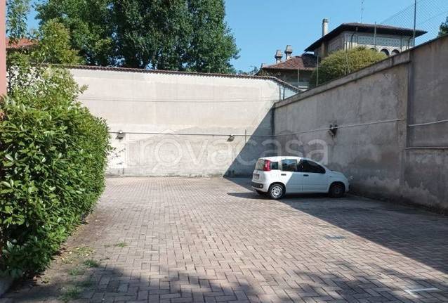 Posto Auto in vendita a Monza via Umberto I, 3