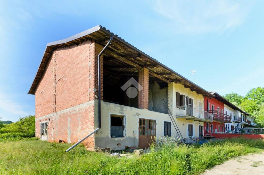 Rustico in vendita a Castelnuovo Don Bosco frazione nevissano, 21