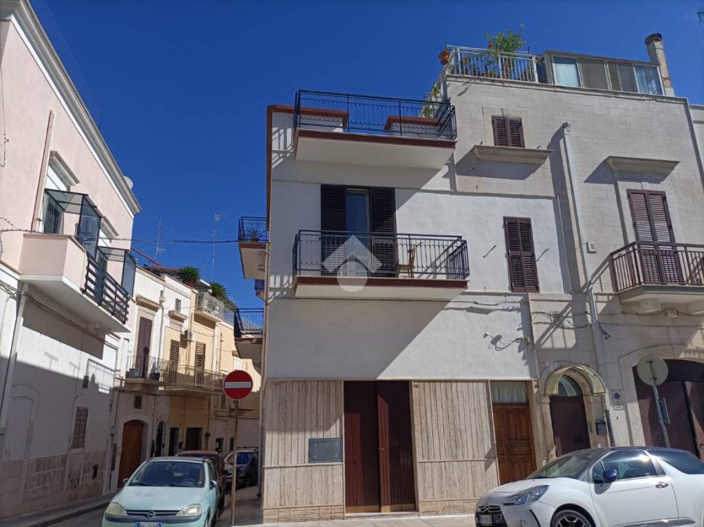 Appartamento in vendita a Mola di Bari via Cesare Cantu', 24