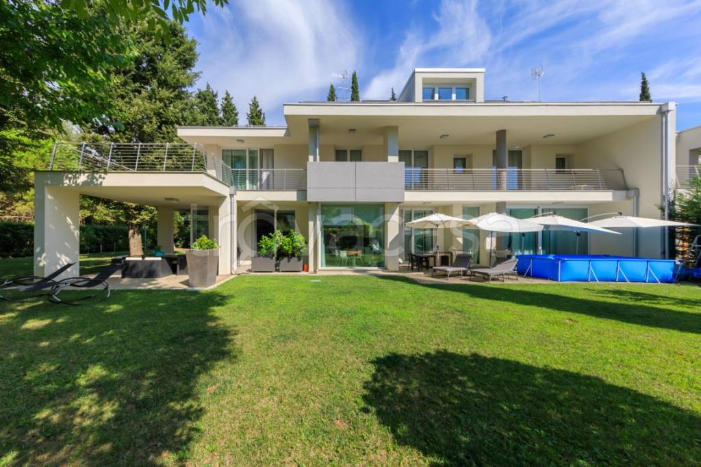 Villa Bifamiliare in vendita a Venezia via Terraglio