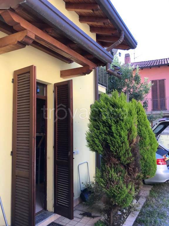 Casa Indipendente in affitto a Gavirate viale Ticino, 13