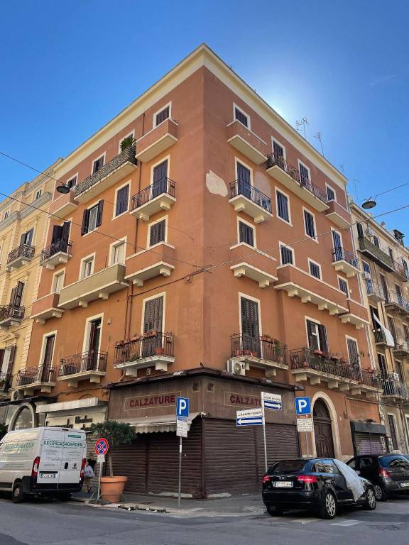 Negozio in affitto a Bari via Alessandro Maria Calefati