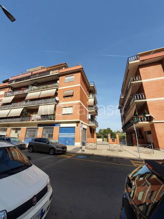 Appartamento in vendita a Pomezia viale Alessandro Manzoni
