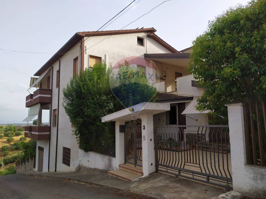 Villa in vendita a Roggiano Gravina via vittorio emanuele II