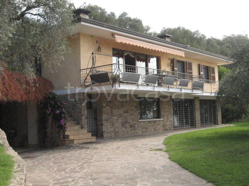 Villa in vendita a Gardone Riviera via Bezzuglio