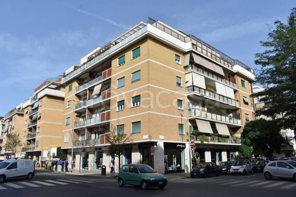 Appartamento in vendita a Roma via delle Baleniere