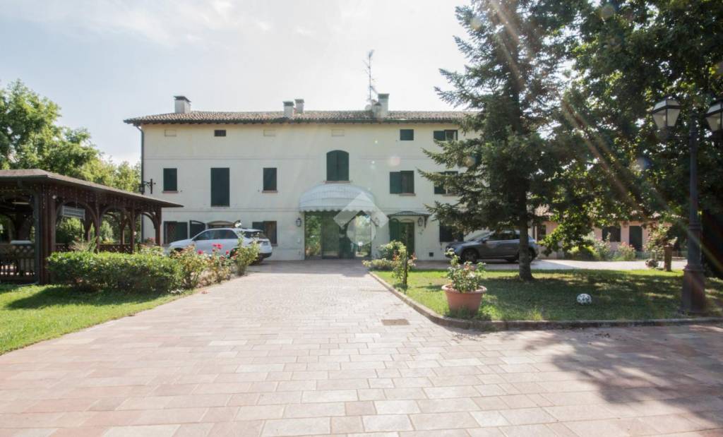 Casa Indipendente in vendita a Correggio via Vecchia Carpi, 5
