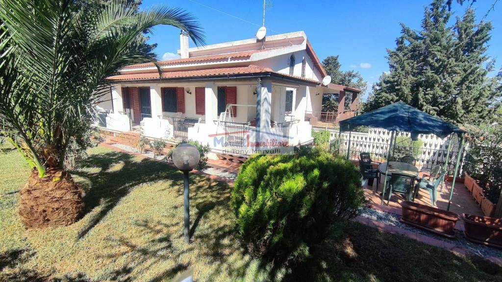 Villa in vendita a Cassano delle Murge contrada Incoronata Lagogemolo, 61