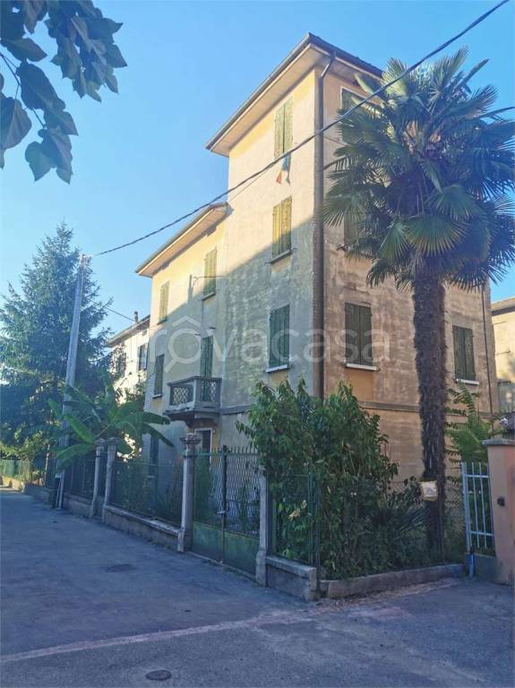 Villa in vendita a Reggio nell'Emilia via Monte Santo, 2