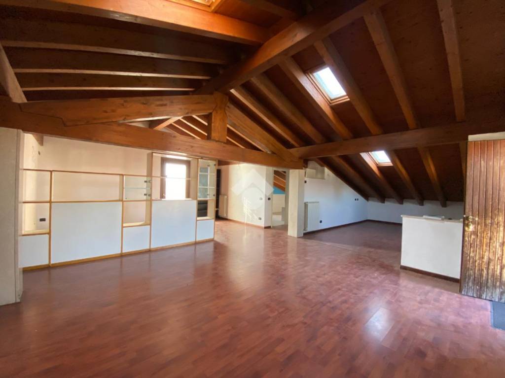 Loft in vendita a Verolavecchia via Canossi A, 86