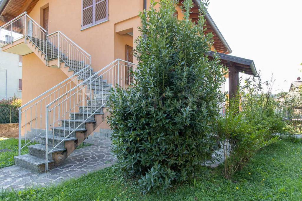 Villa in vendita a Imbersago via Cesare Cantù