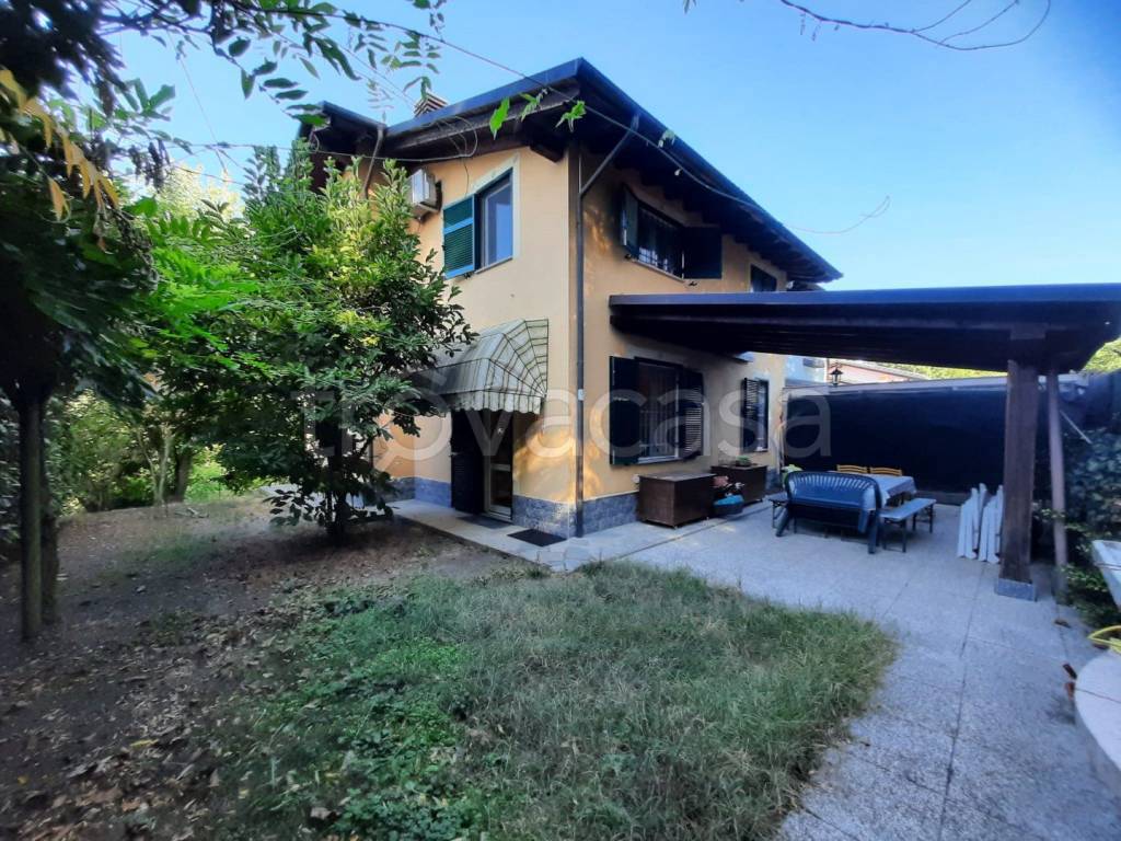 Villa a Schiera in vendita a Castelletto d'Orba via Lavagello