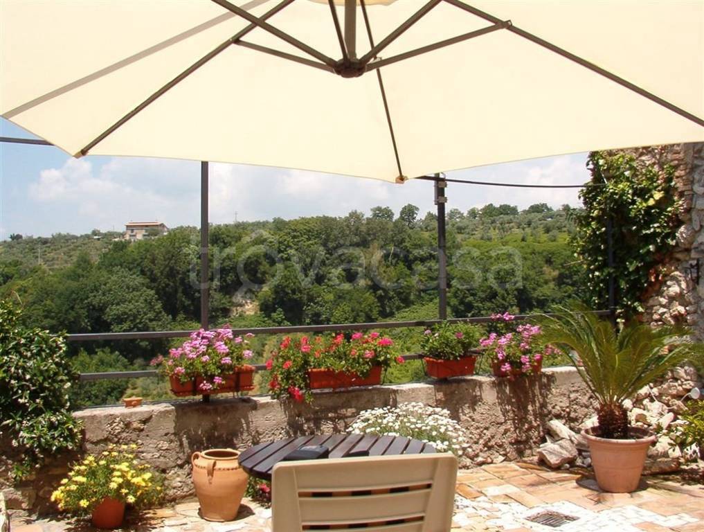 Villa Bifamiliare in in vendita da privato a Poggio Nativo via Borgo Vecchio