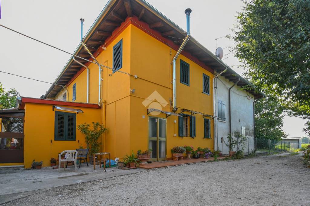 Villa Bifamiliare in vendita a Ferrara via Sgarbata, 124