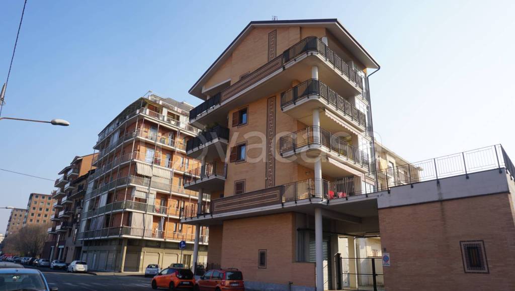 Garage in vendita a Torino via Massari, 105