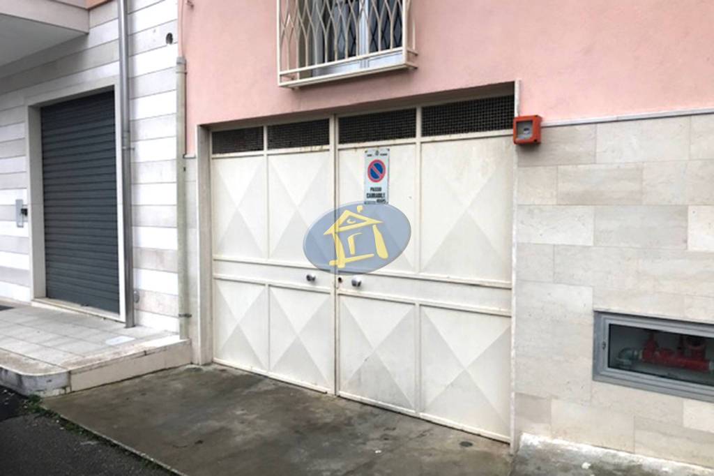 Garage in vendita a Putignano via Custoza