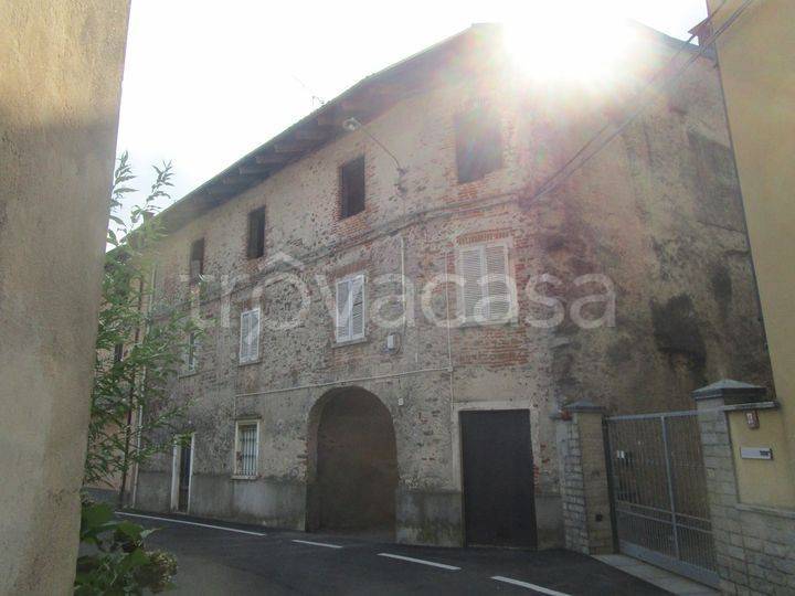 Casa Indipendente in vendita a Serravalle Sesia via Dottor Secondino Mazzone, 8