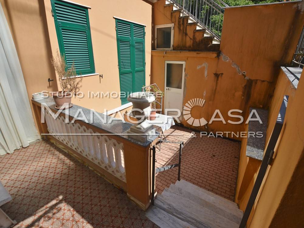 Appartamento in vendita a Genova via Superiore Rosata