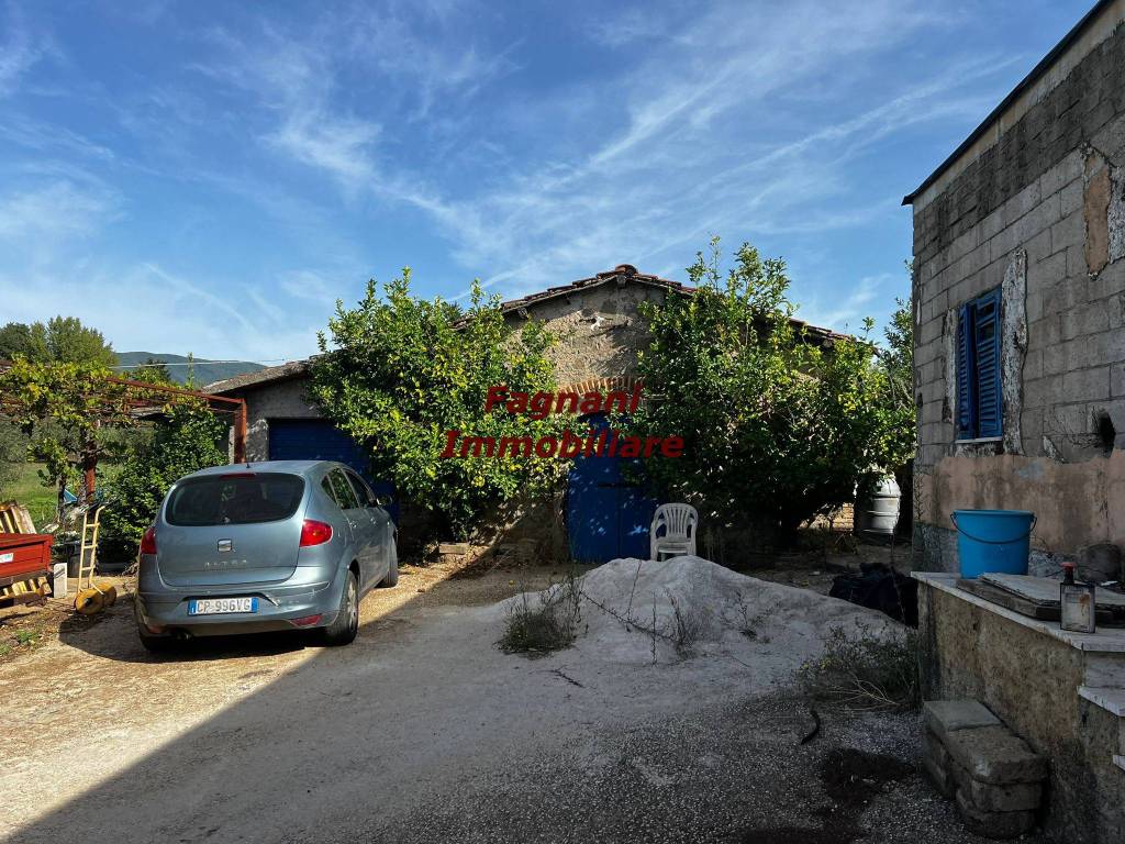 Casale in vendita a Velletri via Capitancelli