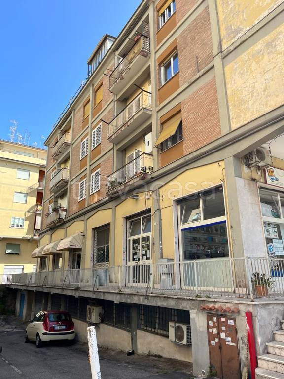 Magazzino in vendita ad Albano Laziale viale Risorgimento, 69