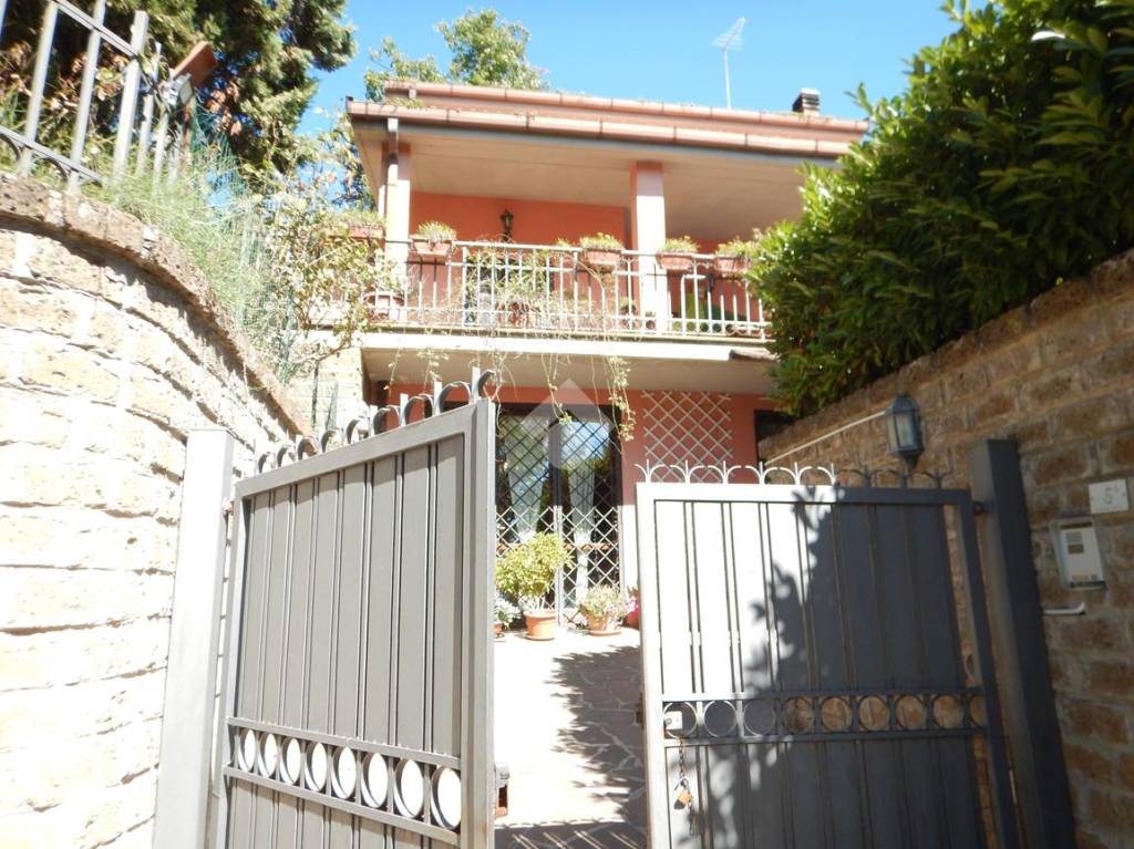 Villa Bifamiliare in vendita a Nepi via delle querce, 5