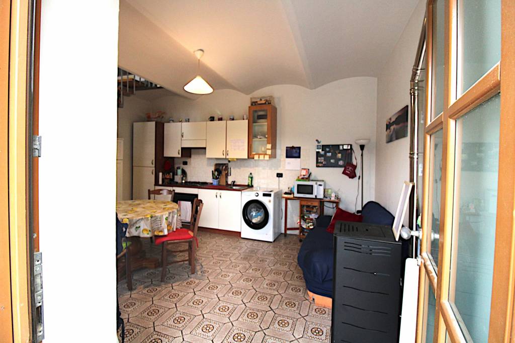Casa Indipendente in vendita a Corneliano d'Alba regione Vendole