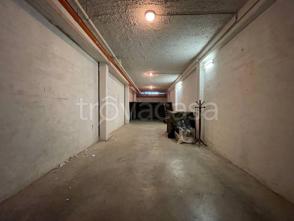 Garage in affitto a Latina via dei Piceni, 65