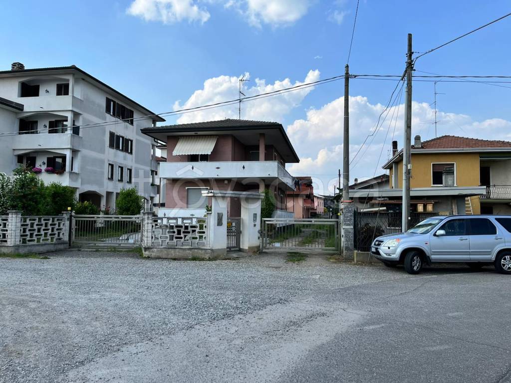 Villa a Schiera in vendita a Oggiona con Santo Stefano via Como, 19