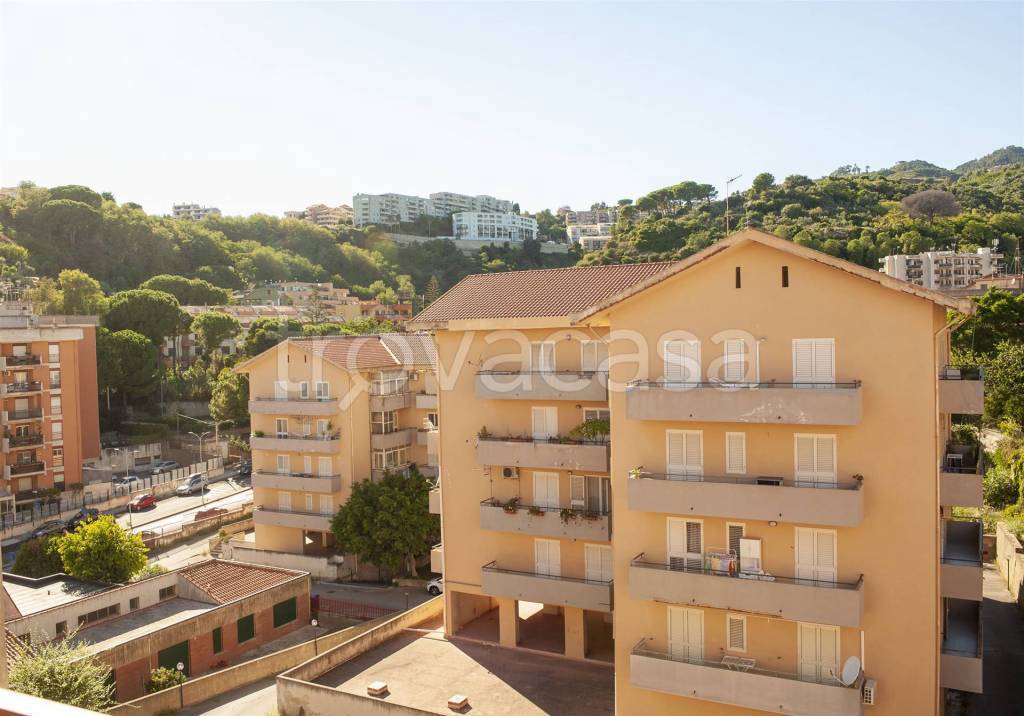 Appartamento in vendita a Messina via San Licandro Complesso Valverde