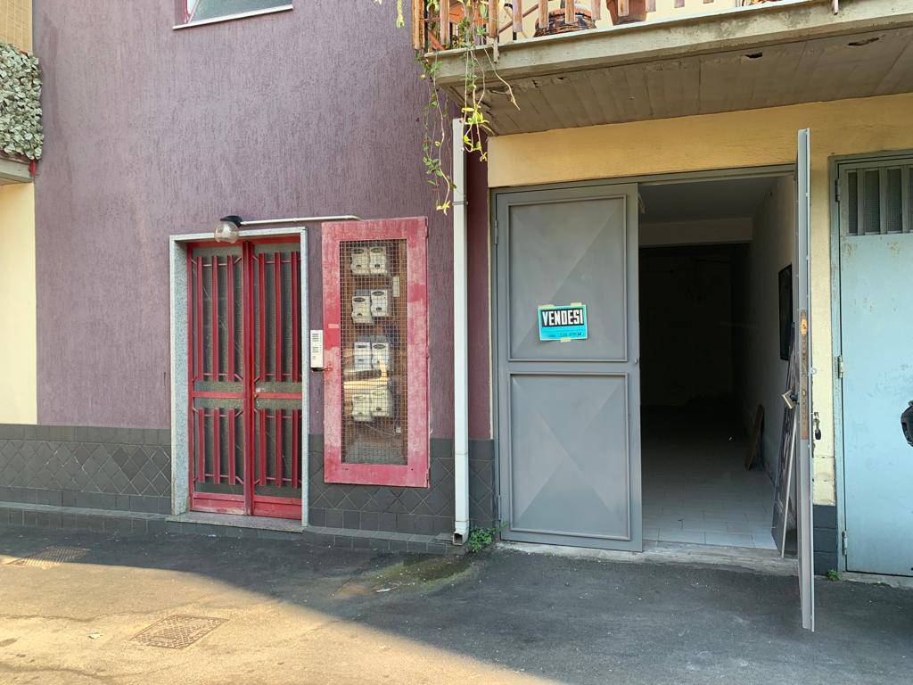 Garage in vendita ad Aci Sant'Antonio via rossini, 34