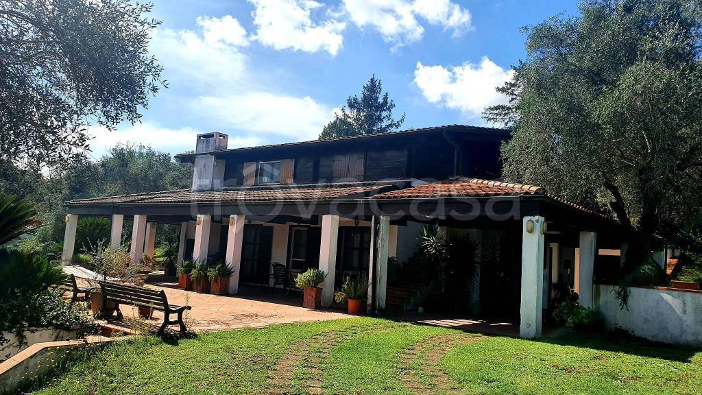 Villa in vendita a Sacrofano via Monte Quadraro, 11
