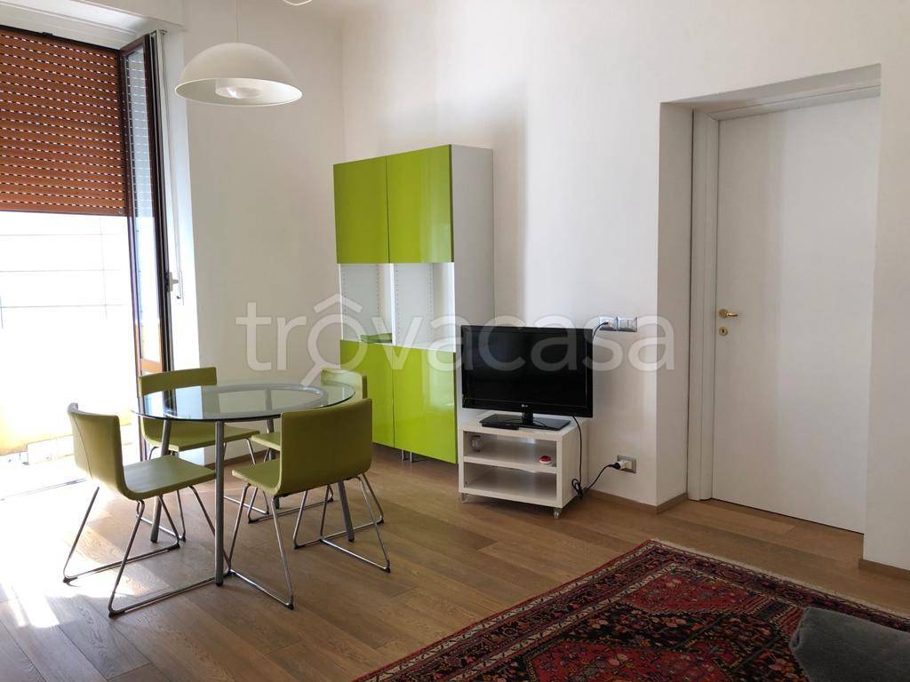 Appartamento in affitto a Milano via Filippo Sassetti
