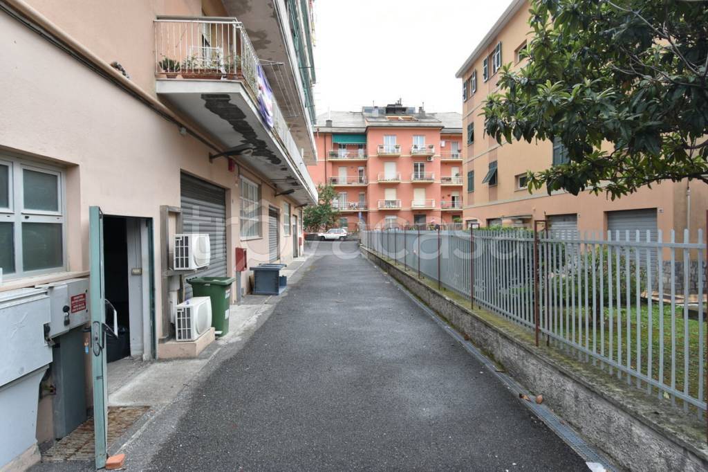 Magazzino in vendita a Genova via San Felice