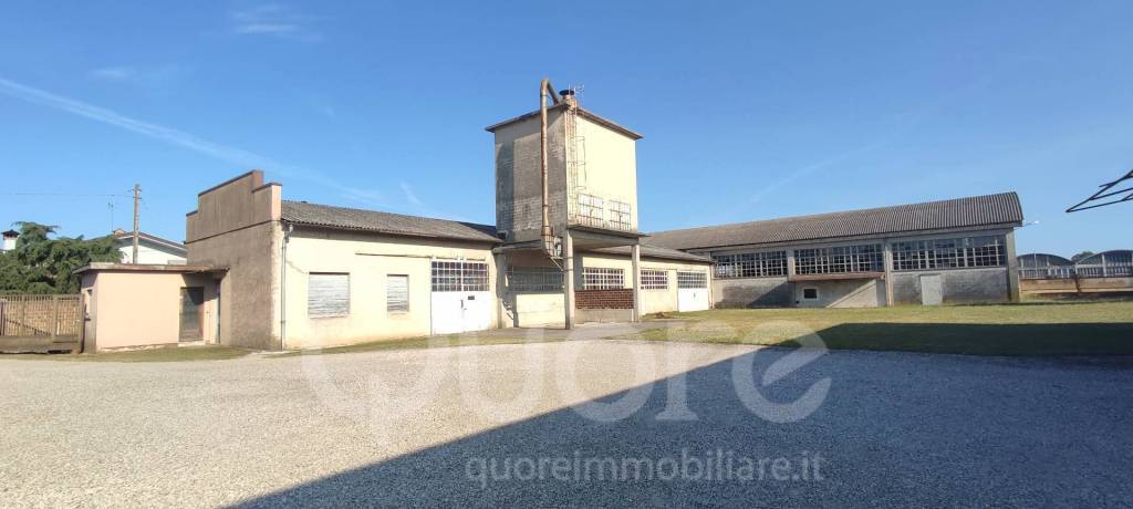 Capannone Industriale in vendita a Pavia di Udine via Crimea, 44