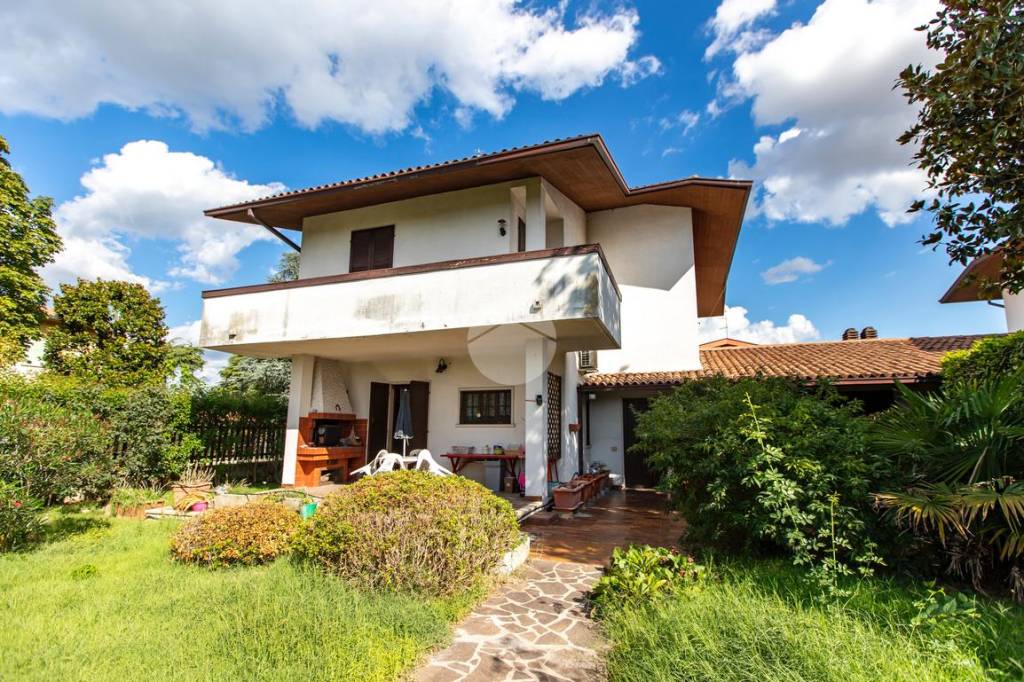 Villa in vendita a Verona via Bionde, 18